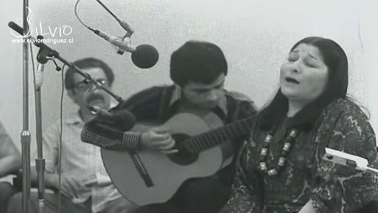 Mercedes Sosa en Casa de las Américas, 1974. Fotograma de documental realizado por el Icaic.