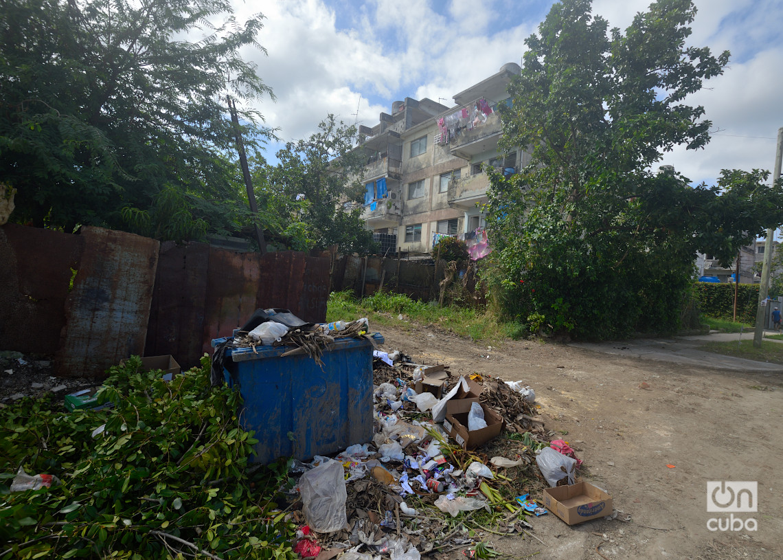 Edificios de Micro, calle 2da, reparto Poey, Arroyo Naranjo, La Habana. Foto: Otmaro Rodríguez.