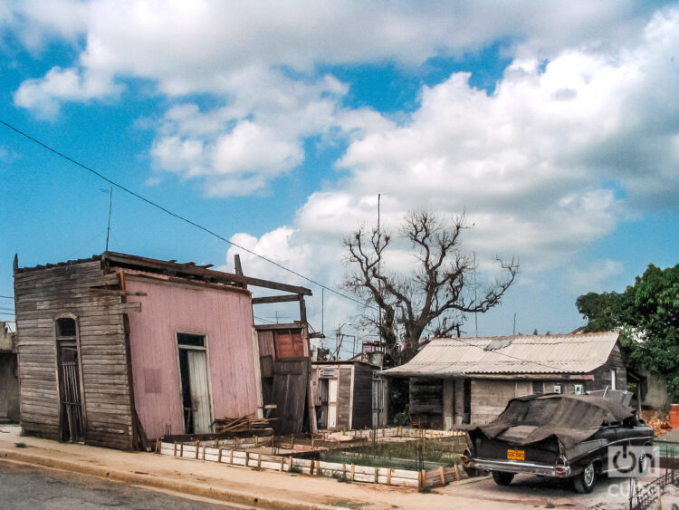 Pilón. Una de las casas destruidas tras el paso de un huracán en 2005, vista en 2006. Foto: Kaloian.