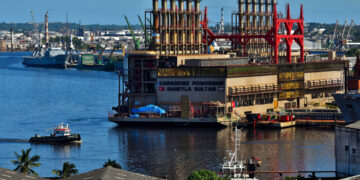 Central eléctrica flotante (patana) turca en la bahía de La Habana. Foto: Otmaro Rodríguez.