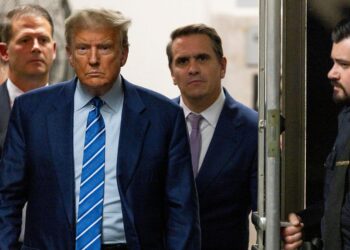 Donald Trump entrando al tribunal de Nueva York. Foto: EFE.