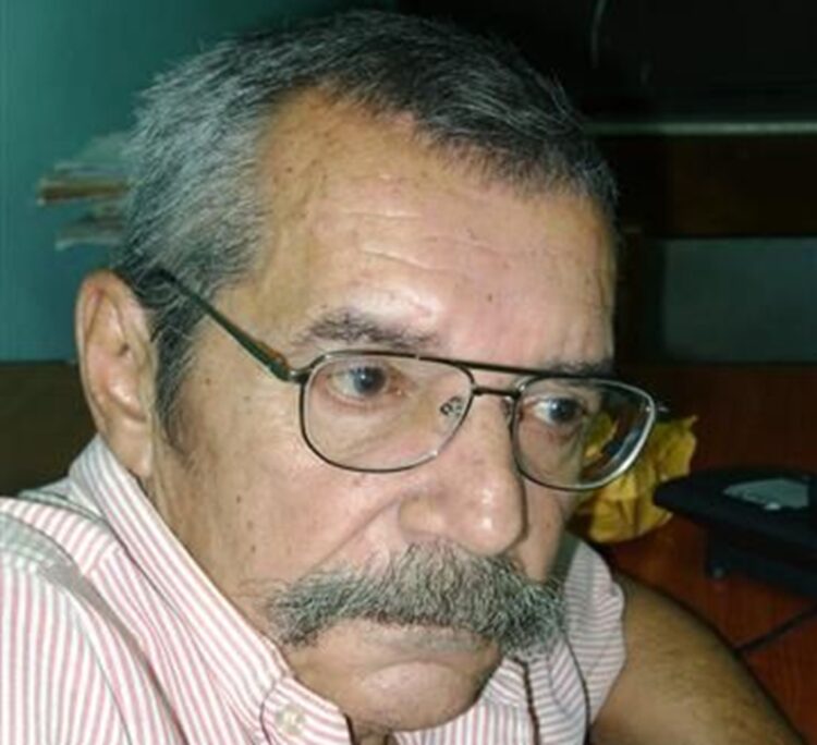 El escritor y periodista cubano Argelio Santiesteban, fallecido el 26 de noviembre de 2024. Foto: Ecured / Archivo.