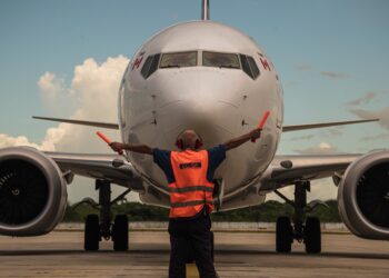 Llegada de un avión canadiense a Cuba. Foto: Tomada del perfil de Facebook de Eduardo Rodríguez Dávila.