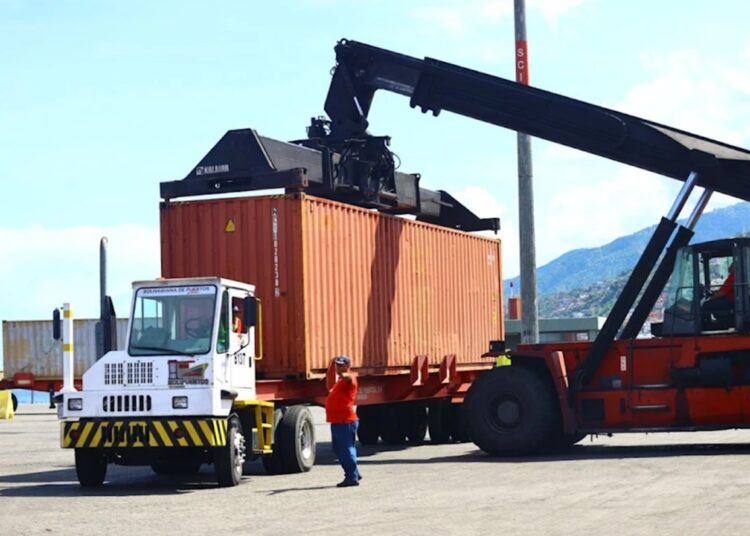 Carga de ayuda humanitaria de Venezuela para Cuba. Foto: almaplus.tv