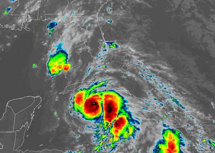 Imagen de satélite del huracán Rafael al sur de Cuba. Foto: Insmet.