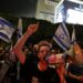 Protestas en Tel Aviv tras la destitución de Gallant. Foto: VASSIL DONEV/EFE/EPA.