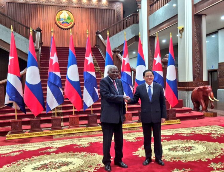 Lazo y el primer ministro de Laos. Foto: @AsambleaCuba