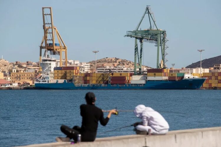 De los 16 tripulantes del mercante, todos de nacionalidad rusa, 14 fueron rescatados y trasladados al puerto español de Cartagena. Foto: Marcial Guillén/EFE.