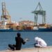 De los 16 tripulantes del mercante, todos de nacionalidad rusa, 14 fueron rescatados y trasladados al puerto español de Cartagena. Foto: Marcial Guillén/EFE.