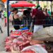 Venta de alimentos y otros productos durante una feria en La Habana, el último fin de semana de 2024. Foto: Otmaro Rodríguez.