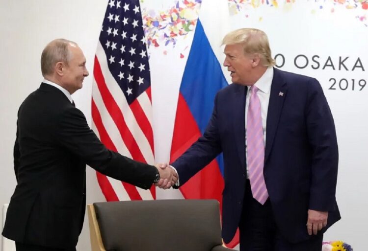 El presidente ruso, Vladimir Putin (i) y el presidente de EE.UU., Donald Trump (d), en una fotografía de archivo. Foto: Michael Klimentyev/EFE.