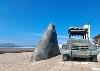 Monumento a la pulmonía. Bronce fundido, emplazado en 1988. Foto: Alex Fleites.