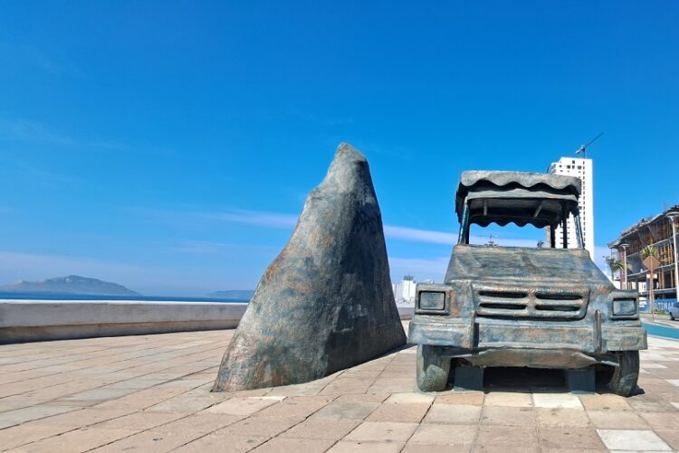 Monumento a la pulmonía. Bronce fundido, emplazado en 1988. Foto: Alex Fleites.