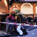 Ropa abandonada en un mercado de Magdeburgo, en el este de Alemania, tras el atentado de ayer. Foto:   EFE/ Filip Singer.