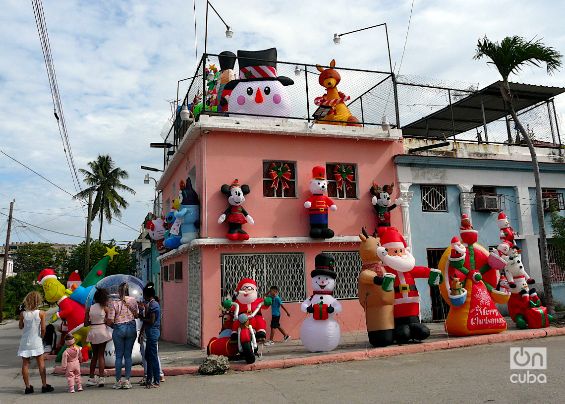 Adornos navideños en La Habana. Foto: A.M.D.