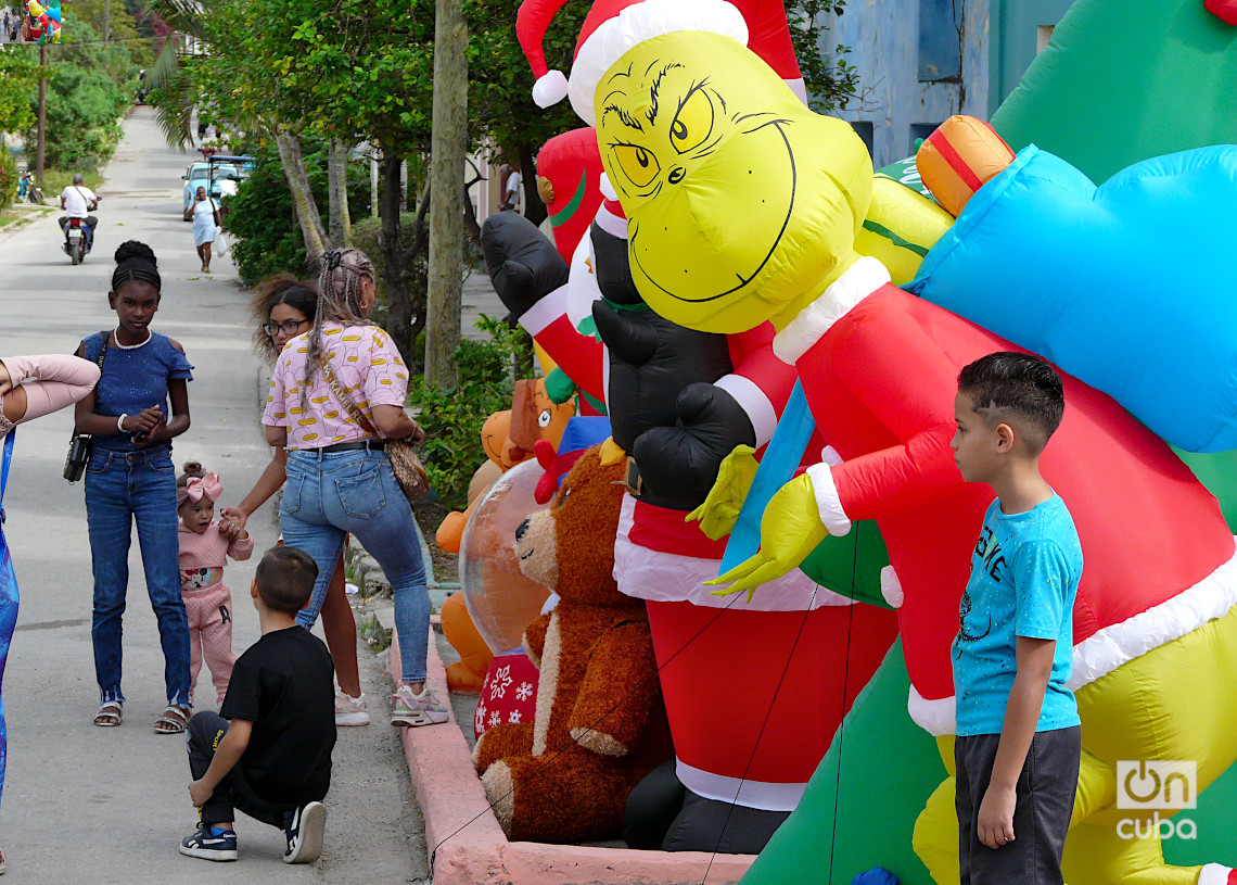 Adornos navideños en La Habana. Foto: A.M.D.