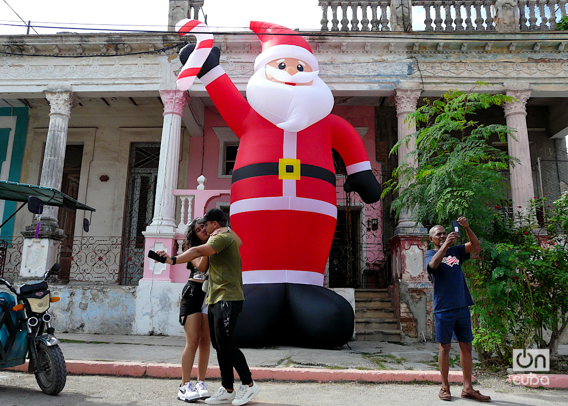 Adornos navideños en La Habana. Foto: A.M.D.