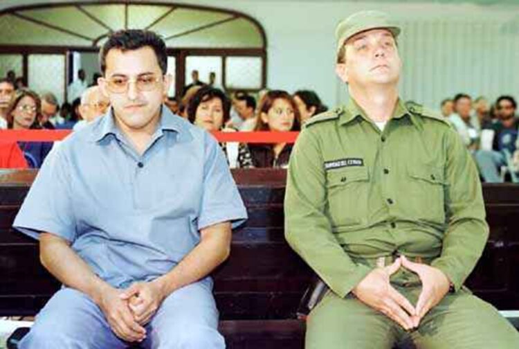 Cruz León durante los juicios en La Habana. Foto: theledger.com