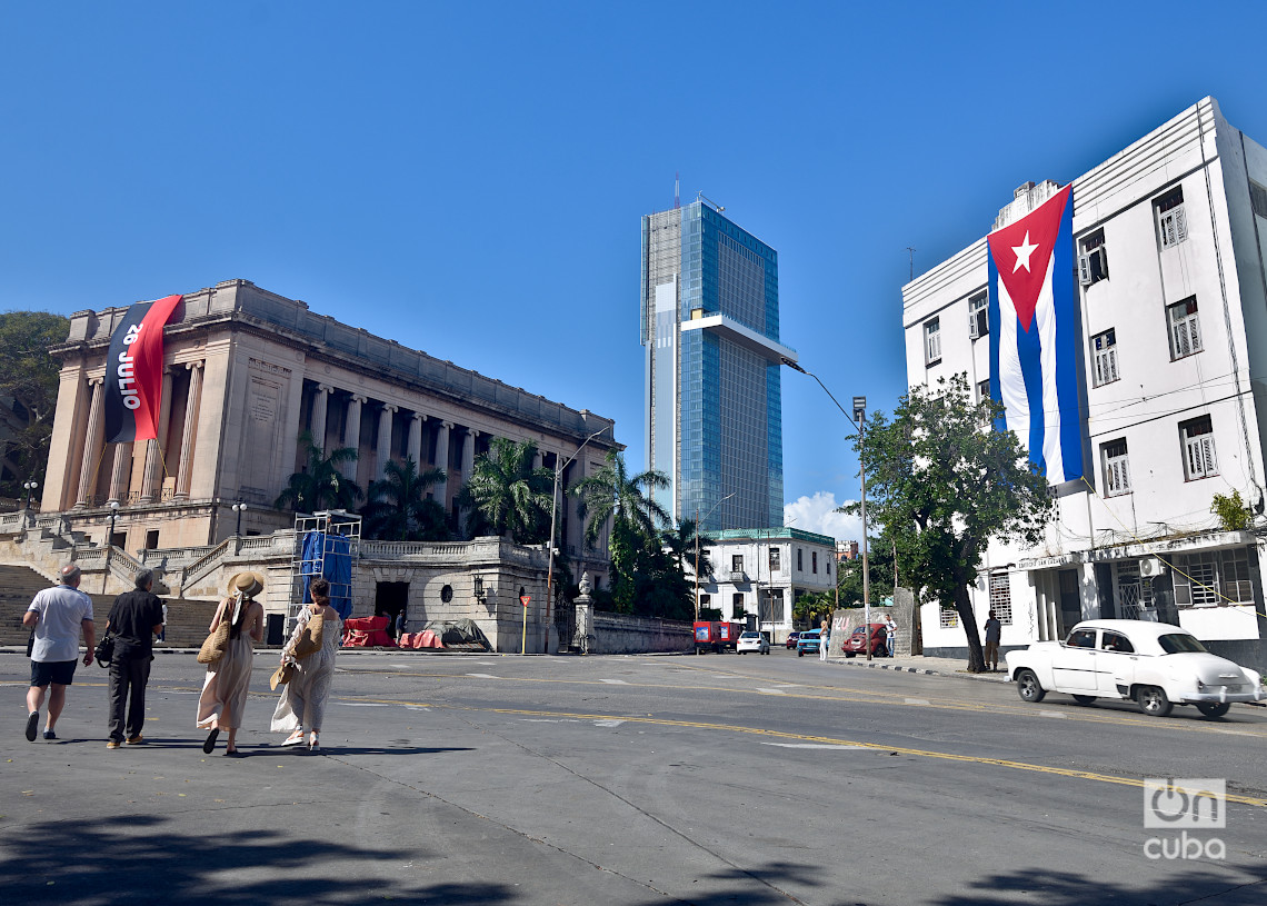 Vista de la Torre K desde San Lázaro y Calle L, en La Habana. Foto: Otmaro Rodríguez.