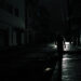Una persona camina por una calle durante un apagón nocturno en La Habana. Foto: Alejandro Ernesto / Archivo.