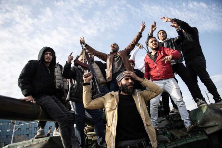 Los rebeldes sirios entraron en la ciudad de Damasco, Siria, 8 de diciembre de 2024. Foto: EFE/EPA/HASAN BELAL.