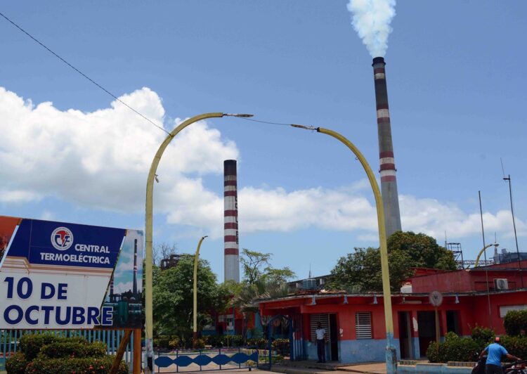 Central Termoeléctrica Diez de Octubre de Nuevitas, en Camagüey. Foto: Rodolfo Blanco Cué / ACN / Archivo.