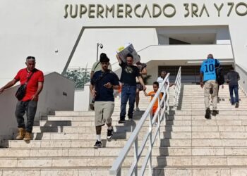 El nuevo mercado de 3ra y 70, en La Habana, una de las puntas de lanza de la dolarización que impulsa el Gobierno cubano. Foto: Ernesto Mastrascusa / EFE.