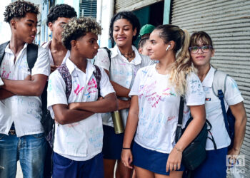 Adolescentes cubanos. Foto: Kaloian.