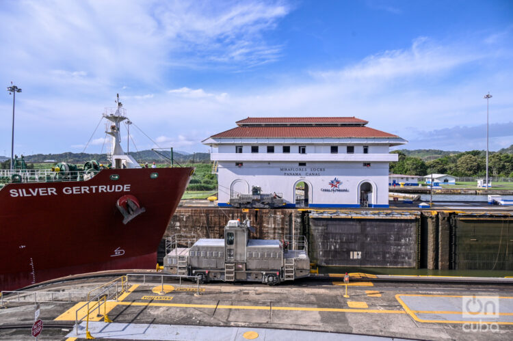 La esclusa de Miraflores, una de las tres principales del Canal de Panamá y el lugar donde los turistas pueden observar de cerca cuando pasan los barcos. Foto: Kaloian.