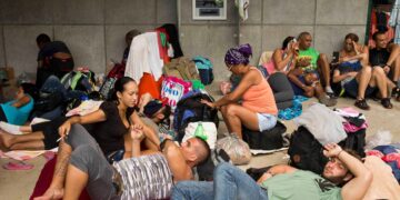 Cubanos en el aeropuerto de Managua, capital de Nicaragua. Foto:  Infobae