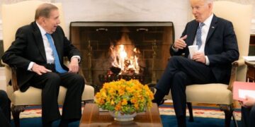 Reunión entre el presidente Joe Biden y el líder opositor venezolano Edmundo González Urrutia, en la Casa Blanca, el 6 de enero de 2025. Foto: Oficina de prensa de Edmundo González / EFE.