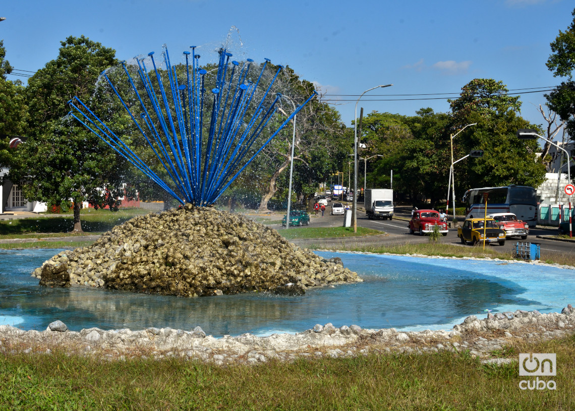 Fuente en la intersección de las avenidas 31 y 25, en el municipio habanero de Marianao. Foto: Otmaro Rodríguez.