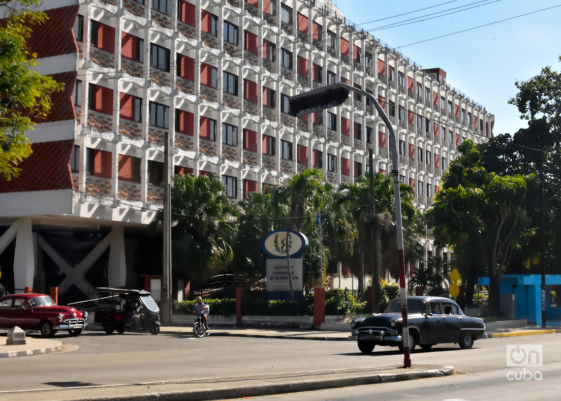 Instituto de Oftalmología Ramón Pando Ferrer, conocido popularmente como Liga contra la Ceguera o, sencillamente, “La Ceguera”, en el municipio habanero de Marianao. Foto: Otmaro Rodríguez.