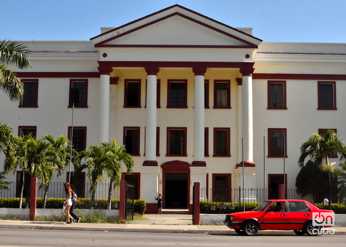 Hotel San Alejandro, en el municipio habanero de Mariano. Foto: Otmaro Rodríguez.