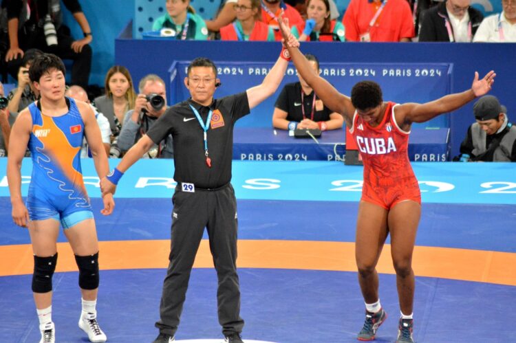 Milaymis Marín (derecha) es la luchadora con más potencial de la selección femenina cubana en la actualidad, Foto: Ricardo López Hevia.