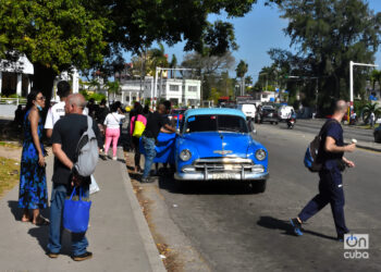 Piquera de autos en "La Ceguera", en el municipio habanero de Marianao. Foto: Otmaro Rodríguez.