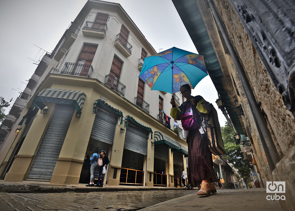 Llovizna invernal previa la llegada de un frente frío a La Habana, en enero de 2025. Foto: Otmaro Rodríguez.