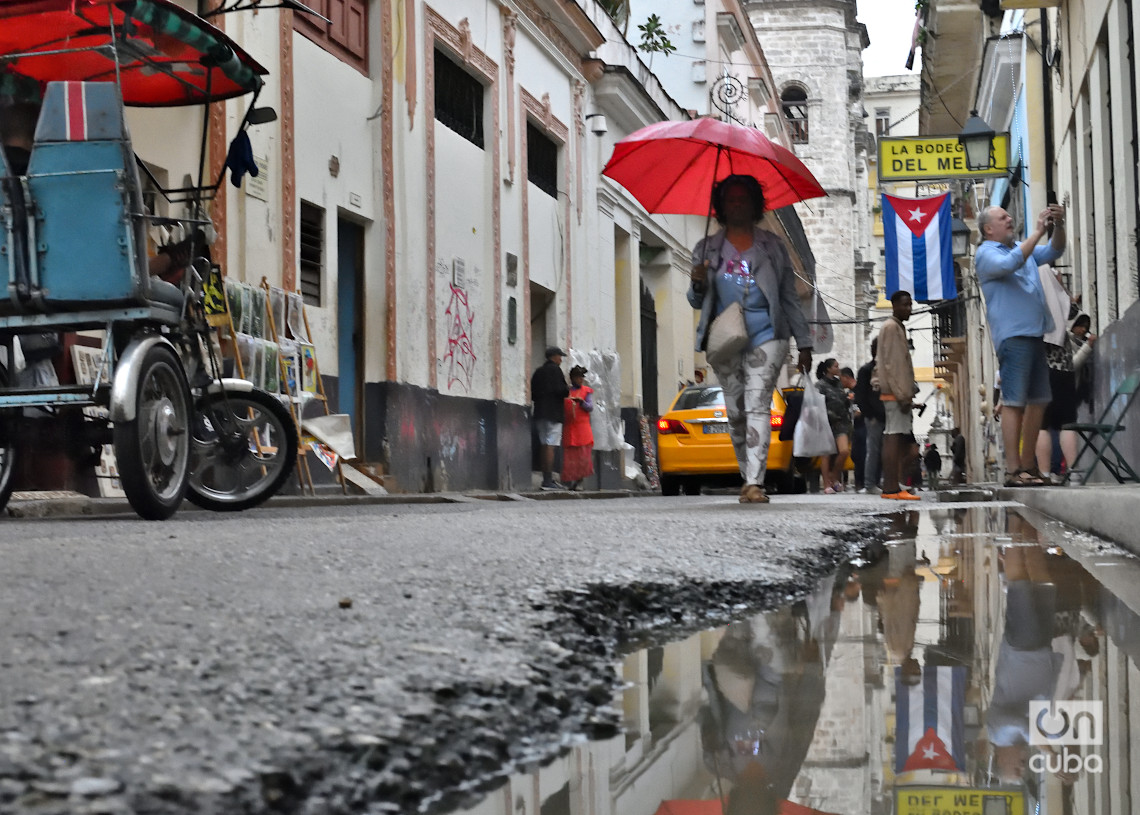 Llovizna invernal previa la llegada de un frente frío a La Habana, en enero de 2025. Foto: Otmaro Rodríguez.