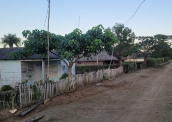 Comunidad de Melones, viviendas de familias evacuadas por las explosiones en una unidad militar. Foto tomada del perfil en Facebook de Joel Queipo Ruíz.