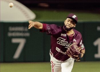 El cubano Odrisamer Despaigne guio el primer triunfo de los Tomateros de Culiacán en la final de la Liga ARCO del Pacífico, en México. Foto: @clubtomateros / X.