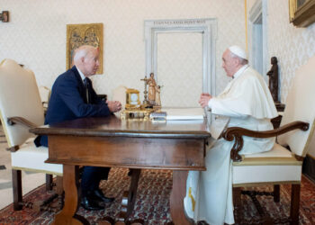 Biden y el Papa Francisco. Foto: EFE/EPA/VATICAN MEDIA HANDOUT