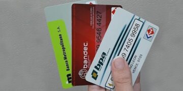 Tarjetas magnéticas asociadas a cuentas bancarias en Cuba. Foto: Agencia Cubana de Noticias / Archivo.