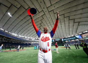 Armando Johnson terminó su etapa como director del equipo Cuba de béisbol tras dos años y medio en el cargo. Foto: by Yuki Taguchi/MLB Photos.