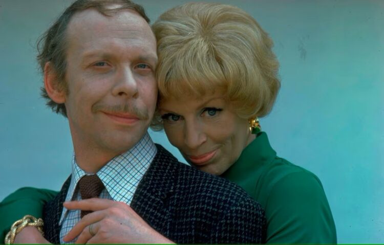 Brian Murphy y Yootha Joyce, en “George and Mildred” o “Los Roper”, de 1976. Foto: TV Times/Future Publishing, tomada de El País.