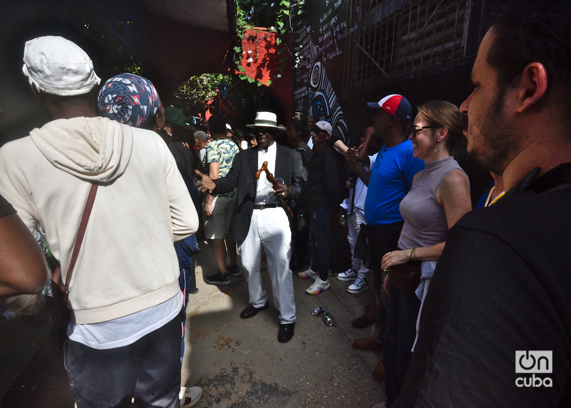 Peña de la rumba en el Callejón de Hamel, en La Habana. Foto: Otmaro Rodríguez.