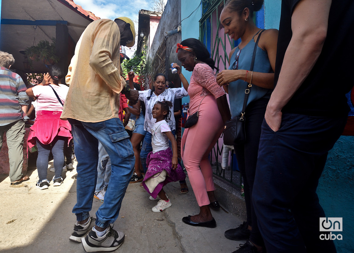 Peña de la rumba en el Callejón de Hamel, en La Habana. Foto: Otmaro Rodríguez.