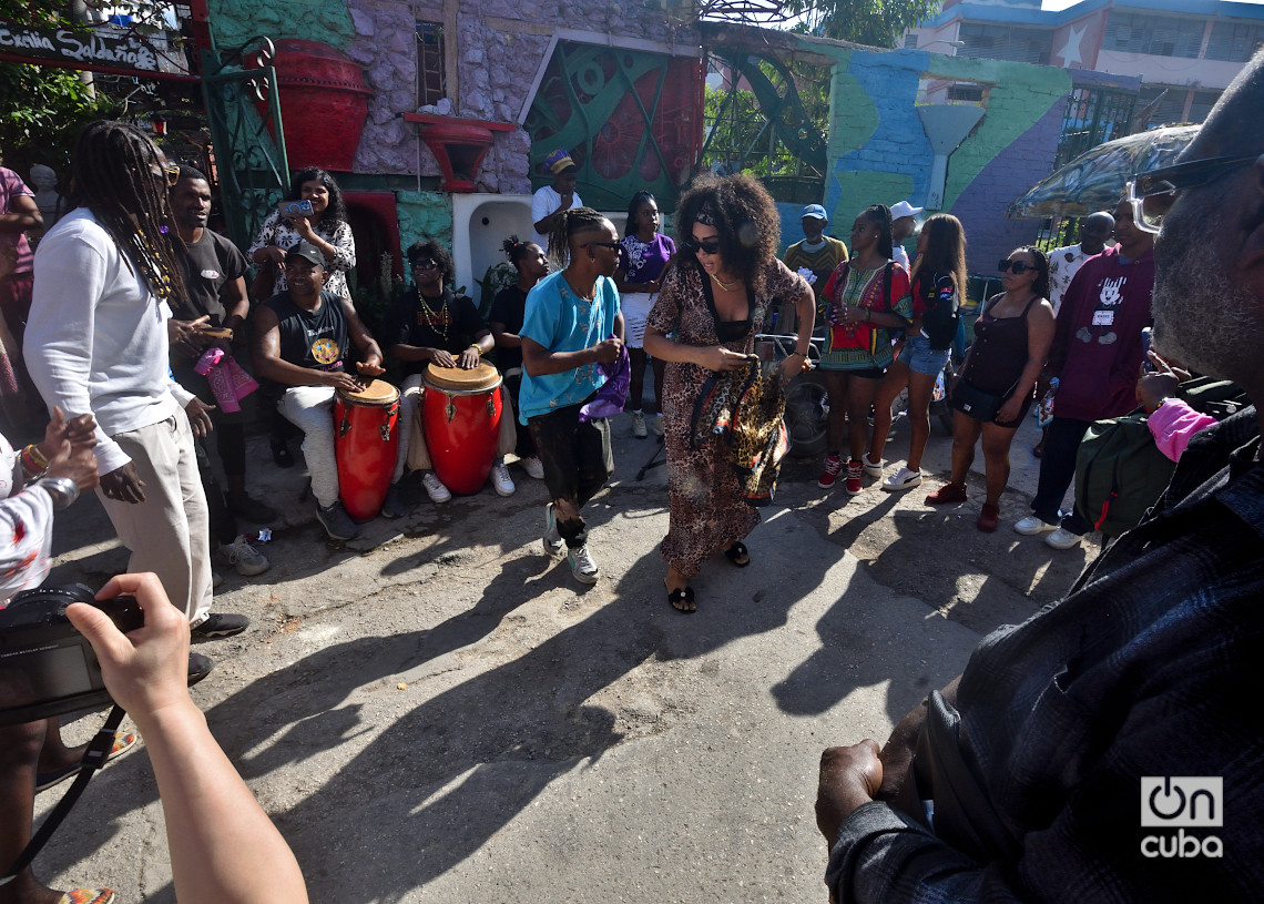 Peña de la rumba en el Callejón de Hamel, en La Habana. Foto: Otmaro Rodríguez.