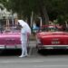 Choferes en espera de turistas en el Parque Central de La Habana, en medio de la temporada alta del turismo en Cuba. Foto: AMD / Archivo.
