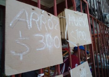 Precios de varios productos en un mercadito privado en Lawton, La Habana, en febrero de 2025. Foto: AMD.