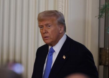 El presidente estadounidense Donald Trump durante la conferencia de prensa en la Casa Blanca. Foto: EFE/EPA/LUDOVIC MARIN / POOL.